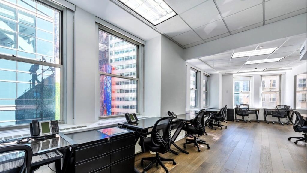 Beautiful and spacious office space - Thumbnail 2