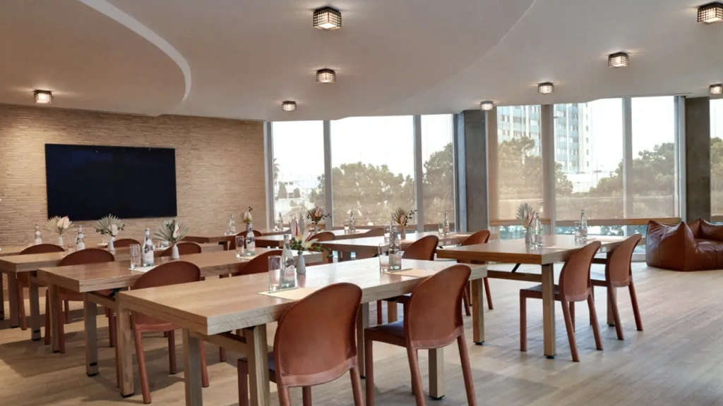 Executive Boardroom | Premium Meeting Space at White Rose Hotel - Thumbnail 3