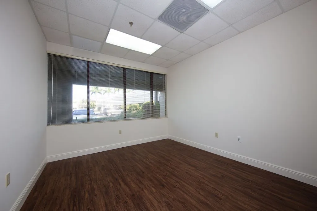 Quantum Business Centers - Quantum Lakes Drive - Boynton Beach - Thumbnail 3