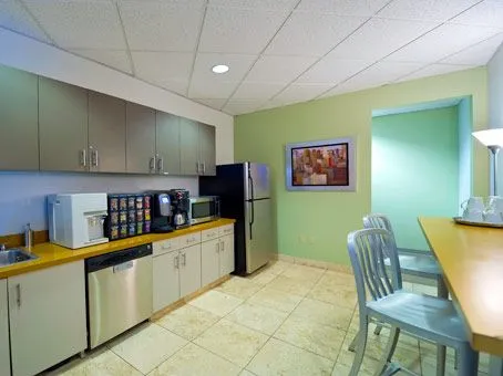 Regus - 5 Centerpointe Dr - Lake Oswego - Thumbnail 3