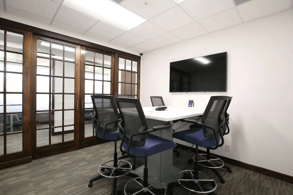 CoSuite - 1900 Glades Road - Boca Raton - Florida - Thumbnail 2
