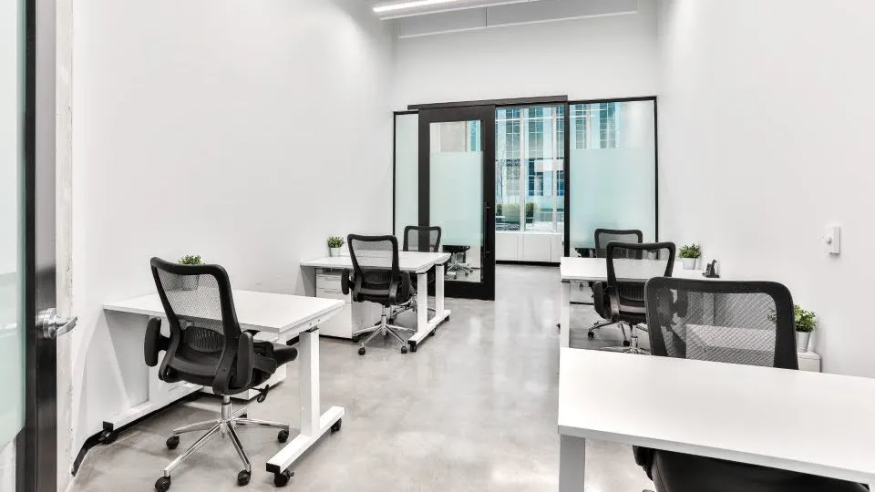 iQ Offices - 150 King St - Thumbnail 2