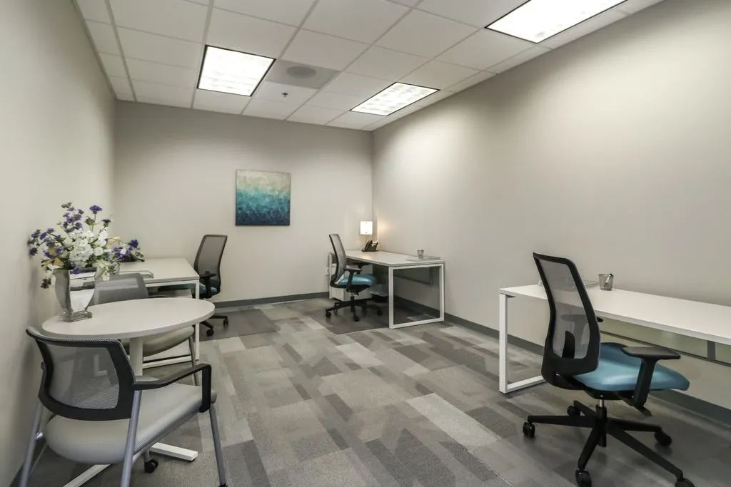 Office Evolution - 8101 College Blvd, - Overland Park - Thumbnail 3