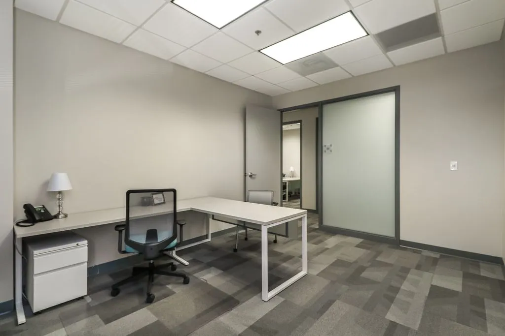 Office Evolution - 8101 College Blvd, - Overland Park - Thumbnail 2