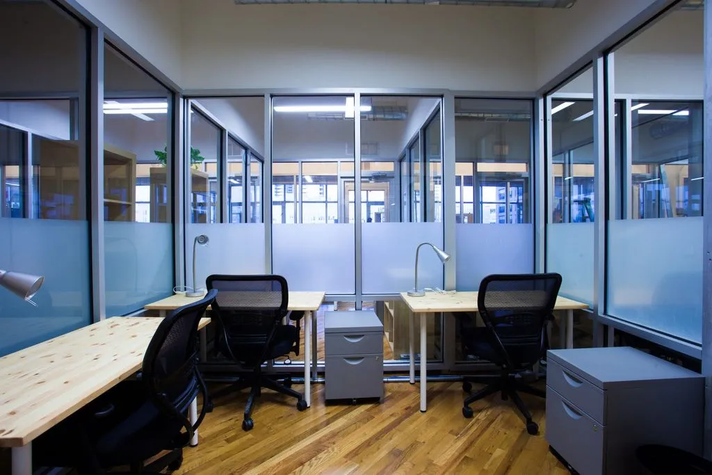 Green Desk - 240 Kent Ave - Brooklyn, NY - Thumbnail 4