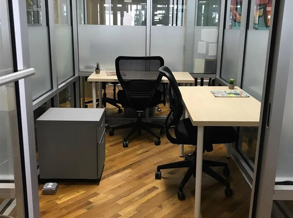 Green Desk - 240 Kent Ave - Brooklyn, NY - Thumbnail 3