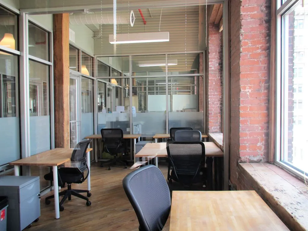 Green Desk - 155 Water Street - Brooklyn, NY - Thumbnail 4