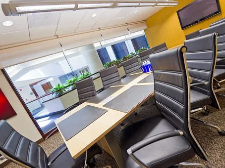 Regus - Executive Plaza Center - 2010 Corporate Ridge - McLean - VA - Media 1