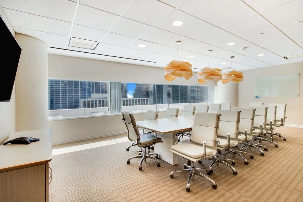 Premier Workspaces - MT1 - Miami - Miami Tower - SE Second Street - Thumbnail 4