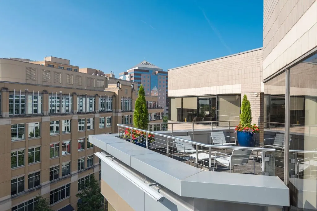Carr Workplaces - Clarendon - 3033 Wilson Boulevard - Arlington - VA - Thumbnail 3