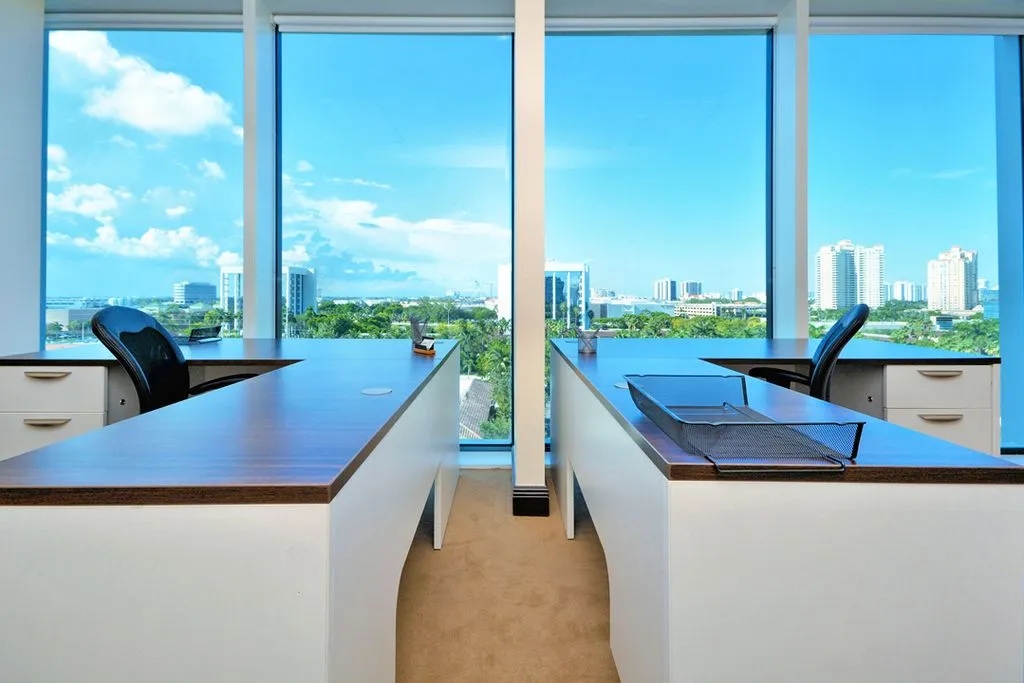 Premier Workspaces - AHC - Aventura - FL - Harbour Centre - N.E. 29th Ave - Media 1