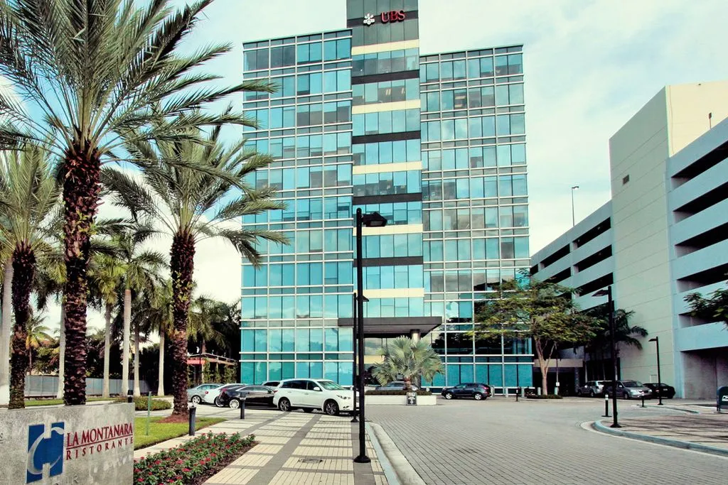Premier Workspaces - AHC - Aventura - FL - Harbour Centre - N.E. 29th Ave - Thumbnail 4