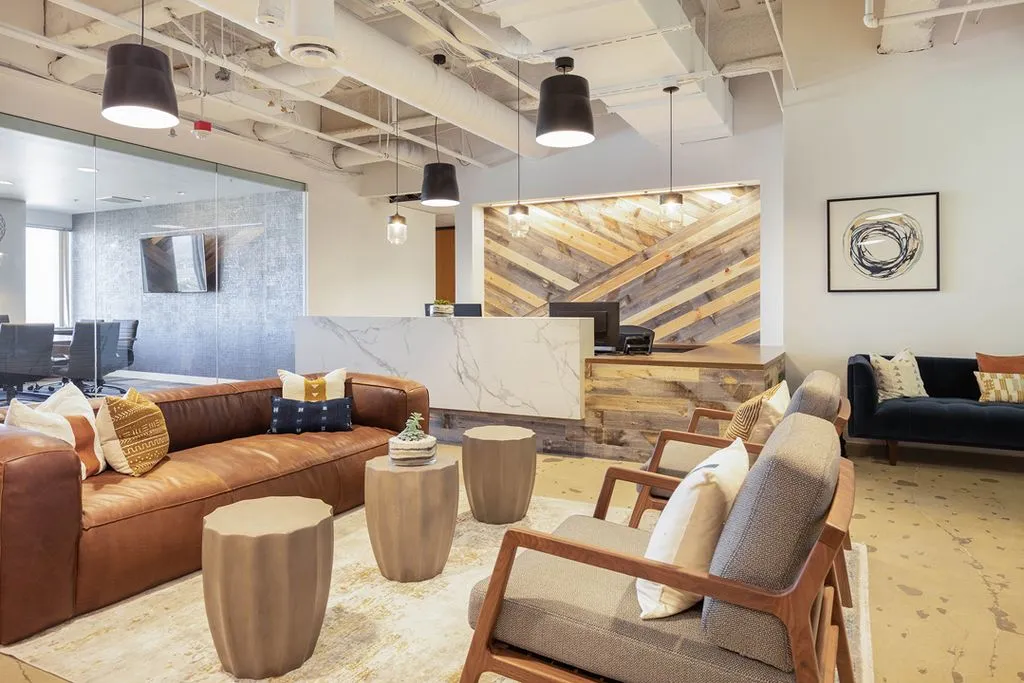 Premier Workspaces - ELS - El Segundo - CA - 222 N. Pacific Coast Highway - 222 N Sepulveda Blvd - Media 1