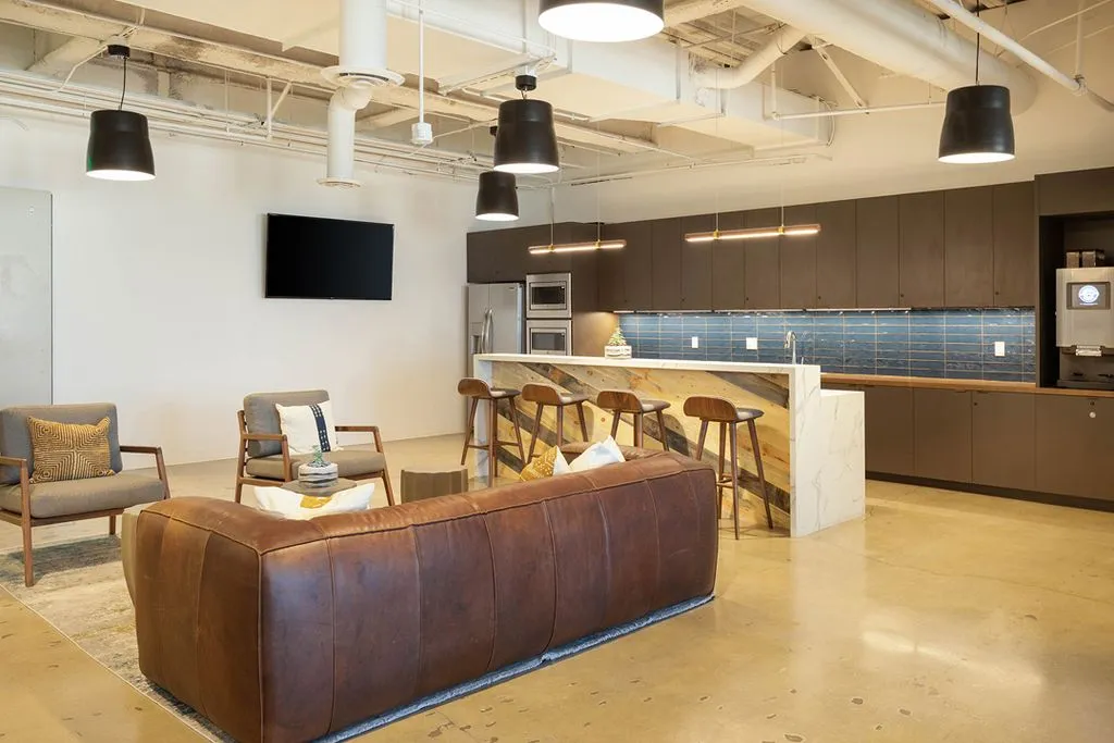 Premier Workspaces - ELS - El Segundo - CA - 222 N. Pacific Coast Highway - 222 N Sepulveda Blvd - Thumbnail 3
