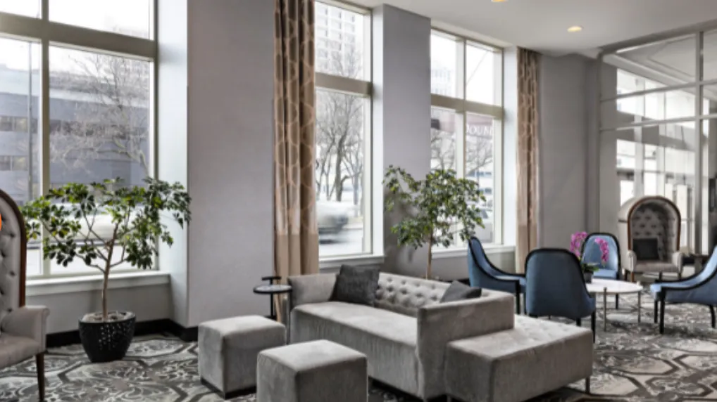 DoubleTree Suites by Hilton Detroit Downtown Fort Shelby - Thumbnail 2