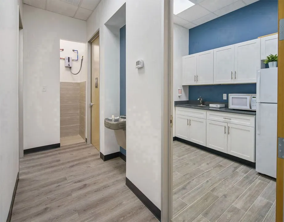 Leezaspace, 2414 Marsh Lane - Carrollton, - Thumbnail 3